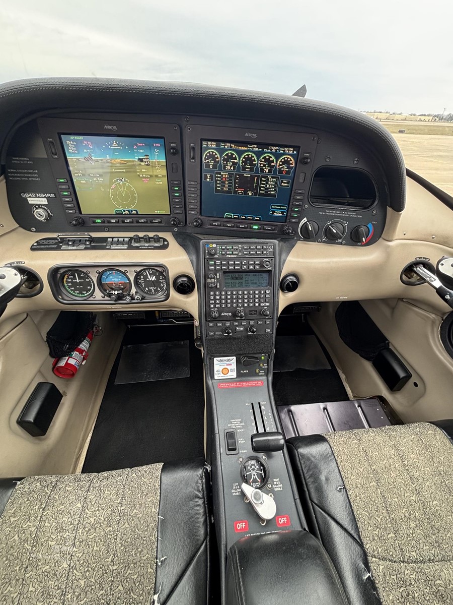 2006 Cirrus SR20-G2 N94RS cockpit