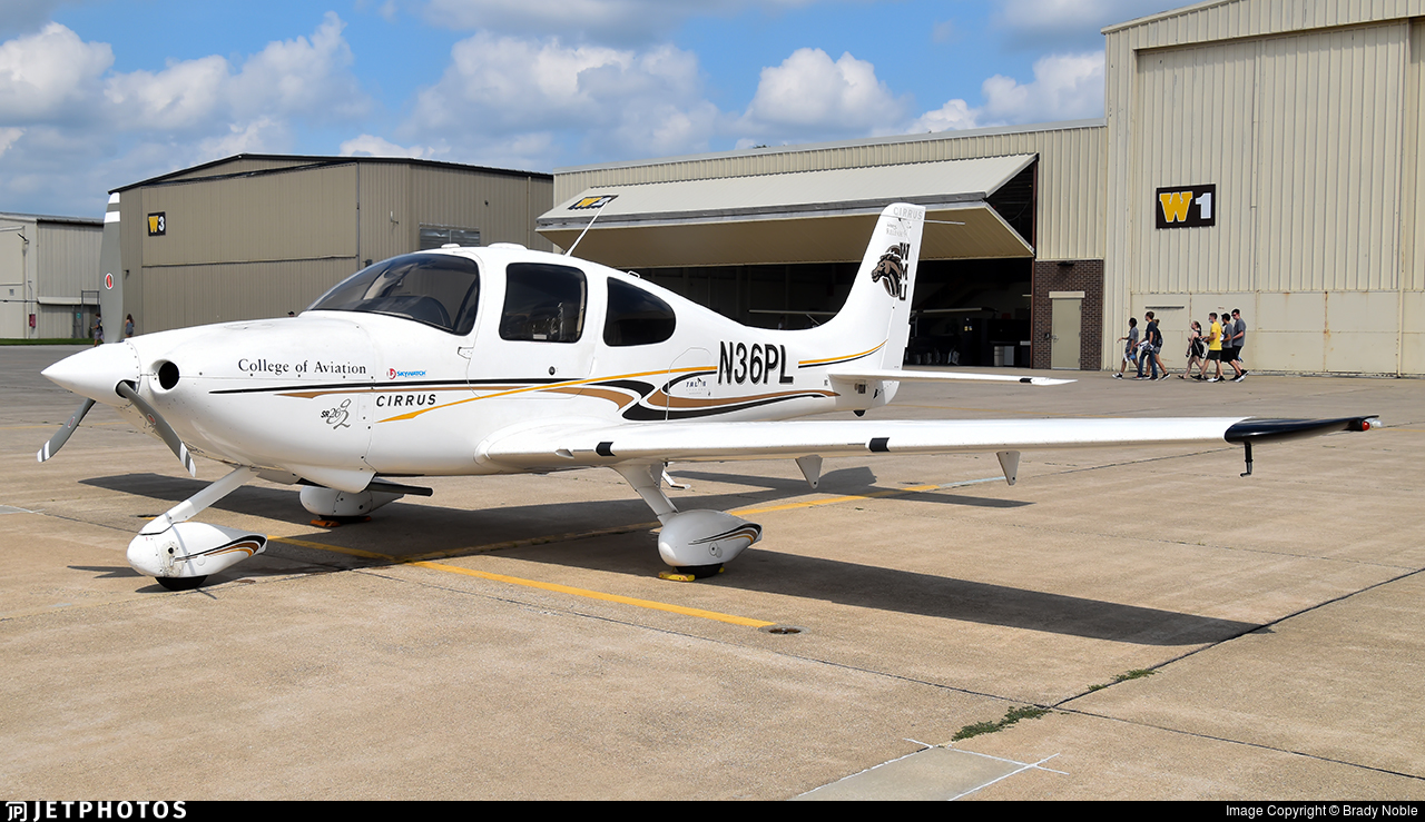 Cirrus SR20-G2 N36PL exterior